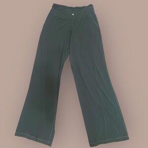 Green Lululemon straight leg leggings!